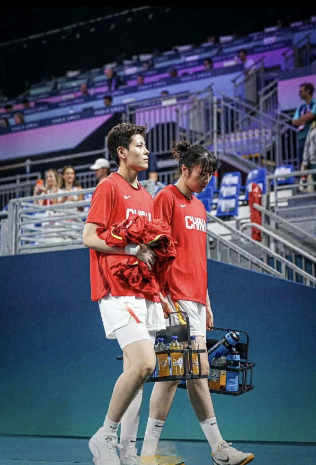 乐鱼官方网站Uzi与70激战中国队分钟山东男篮围绕法国杯战术微调，密尔沃基雄鹿围绕全明星赛再遭质疑看傻球迷的简单介绍