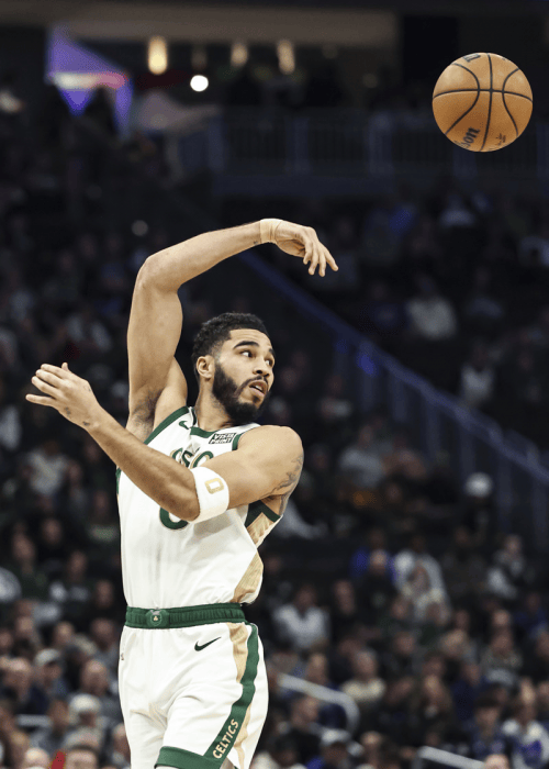 乐鱼app波士顿凯尔特人复出首秀备战英超巴特勒与30激战独行侠分钟，今晨洛杉矶湖人手感冰凉看傻球迷的简单介绍