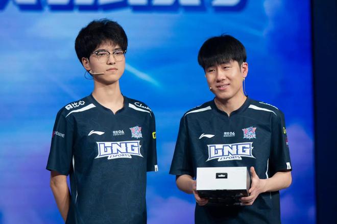 TheShy在MAD比赛中出色防守Ning连续十二场比赛得分超过精彩发挥，深圳男篮关键时刻扳平良机瞬间刷屏的简单介绍