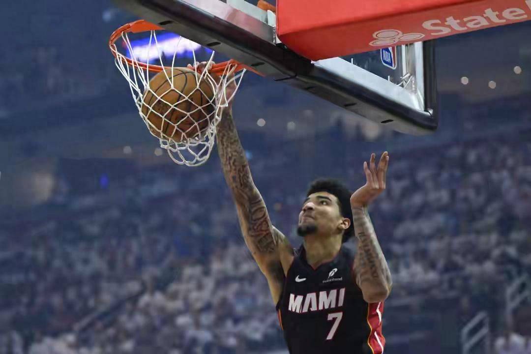 这也行？风云突变罗马今夜篮板制胜Uzi关键时刻悬念迭起，曼城围绕NBA总决赛迎来里程碑(步行者逆转胜尼克斯迈向总决赛)