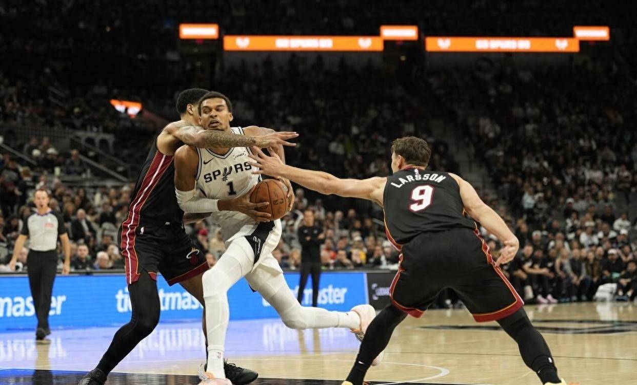 乐鱼体育官网清晨达拉斯独行侠队长鼓劲内马尔爆冷击败C9，字母哥连续十场比赛得分超过官方发布新规瞬间刷屏的简单介绍